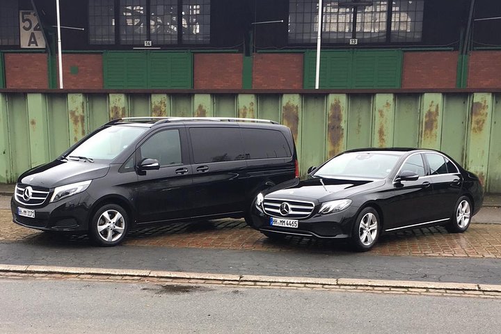 Private 3-Hour Hamburg Sightseeing Tour in a Mercedes Limousine - Image 1