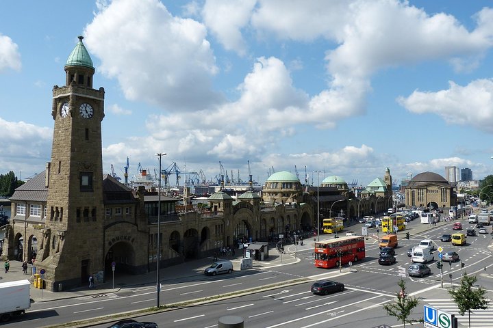 Private 3-Hour Hamburg Sightseeing Tour in a Mercedes Limousine - Image 3