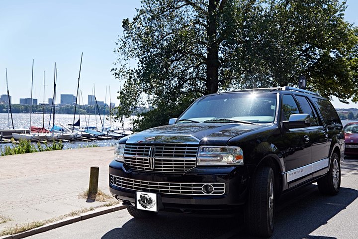 Private 5-Hour Hamburg Countryside Tour in a Large SUV - Image 1