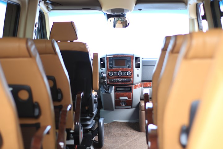 Private Sightseeing Tour with our Minibus 8-seater - Image 4