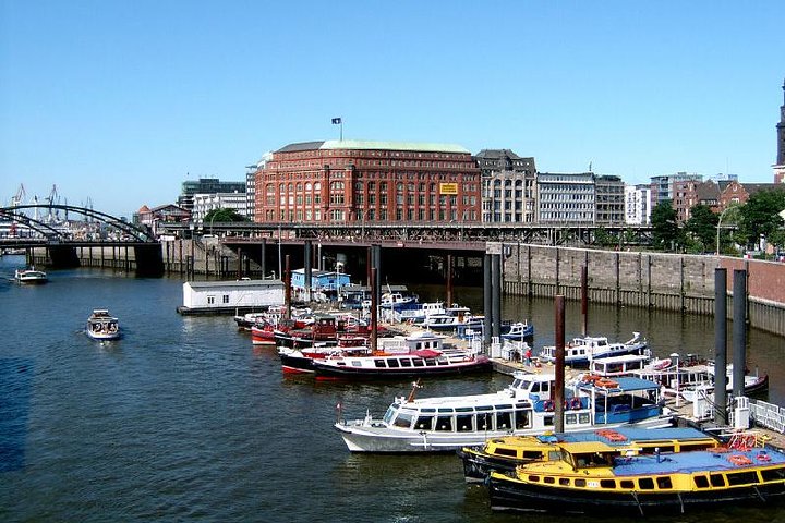 Speicherstadt and HafenCity Tour of Hamburg with German speaking guide - Image 2