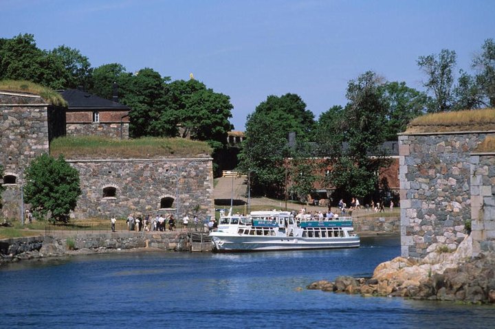 Helsinki Private City Tour + Suomenlinna Fortress by VIP car and Ferry - Image 2