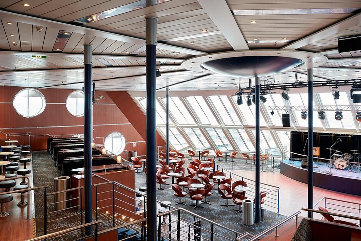 Luxury Day Trip to Tallinn with superior cabin VIP guide and lavish buffet - Image 3