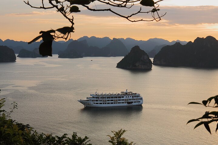 2 Days and 1 Night 4 Star Cruise in Halong Bay - Image 3