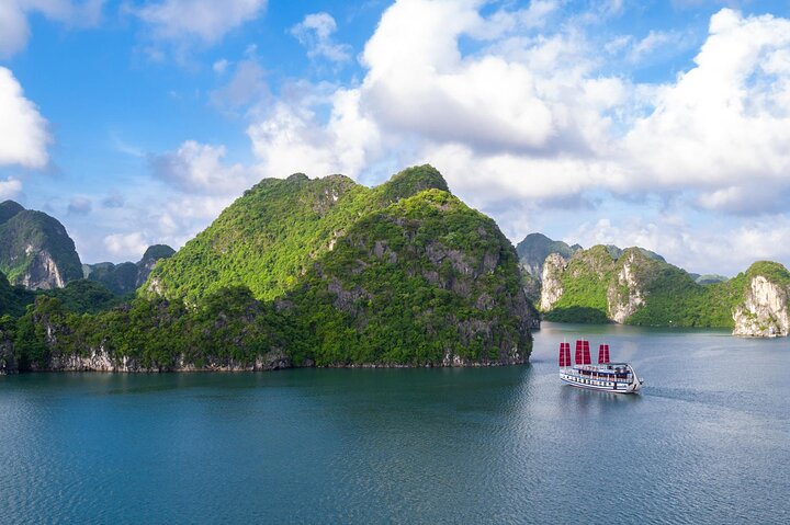 Amazing Sails 5* Luxury 1 Day Tour Halong Bay with 2 way transfer - Image 2