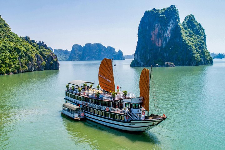 Bai tu long bay deluxe cruise 2D/1N: Kayaking & Swimming at pristine places - Image 2