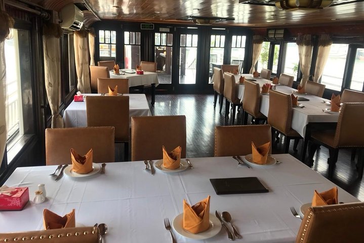 Bai tu long bay deluxe cruise 2D/1N: Kayaking & swimming at the pristine places - Image 4