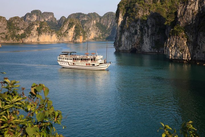 Bai Tu Long boutique & budget cruise 2D: Kayaking, swimming at pristine palaces - Image 1