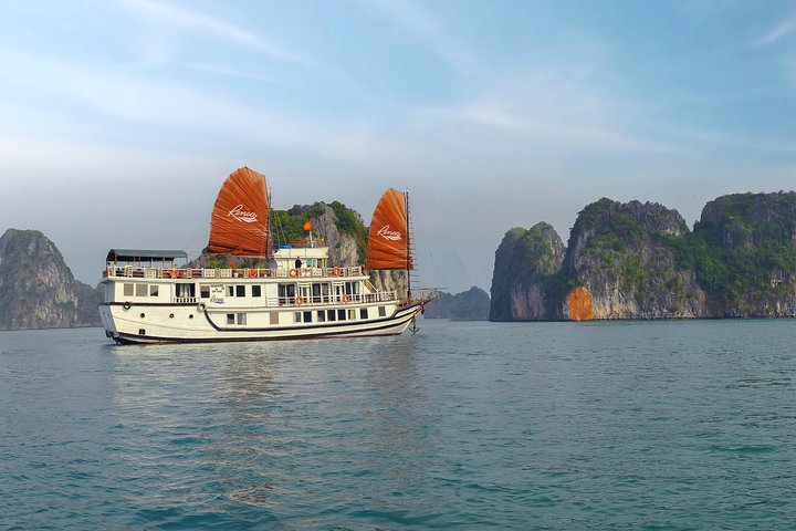 Bai Tu Long - Ha Long bay 2 days 1 night on Renea Cruises 4* - Image 1