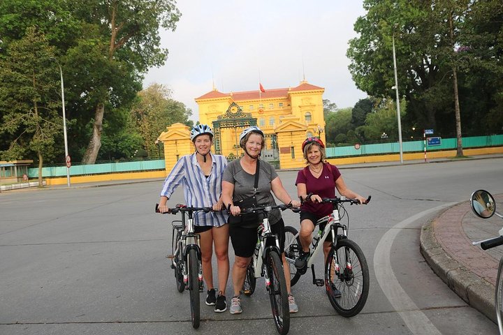 Bicycle City Tour 4 Hours,highlight, Backstreet Alley rural area - Image 1