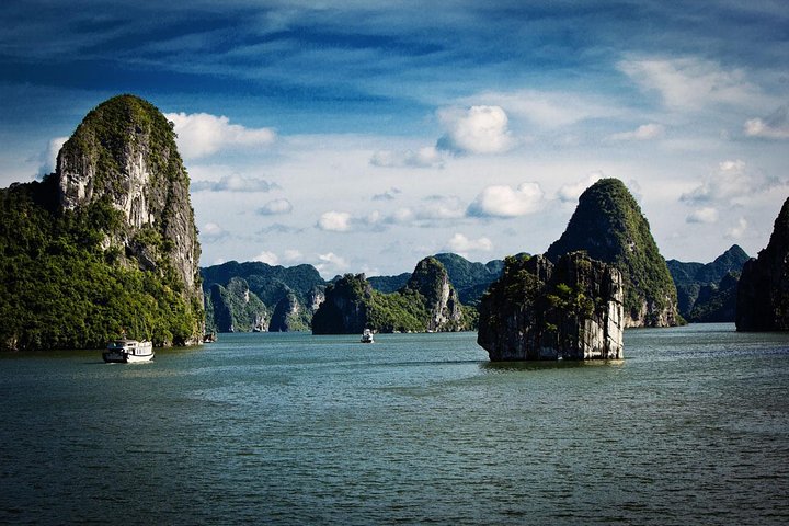 Deluxe Full Day Ha Long bay with kayaking - Image 3