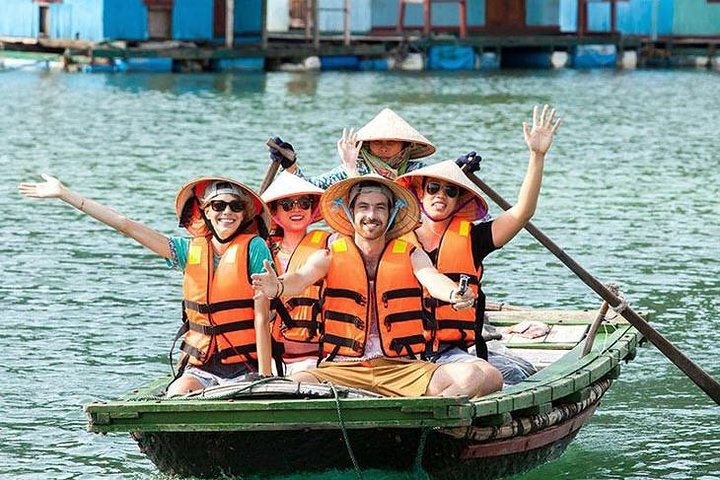 Deluxe Full Day Ha Long bay with kayaking - Image 4