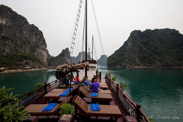 Deluxe Halong Bay 6 Hours Cruise To Visit Surprising Cave And Titop Island  - Image 3