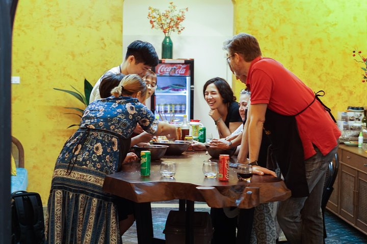Enjoyable Cooking Experience in Local Villa - Image 1