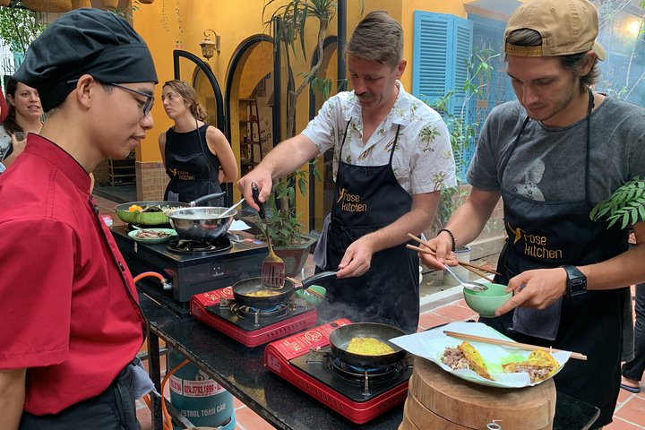 Enjoyable Cooking Experience in Local Villa - Image 3
