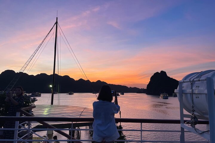 Erina Cruise Lan Ha Bay Halong Bay 2 days 1 night depart from Hanoi Old Quarter - Image 2