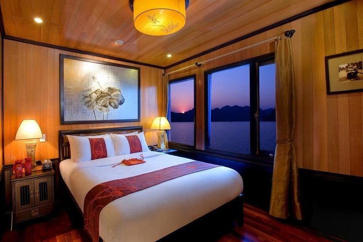Fantastic 2 Day Halong Bay Tour on 4 Star Boutique Cruise - Image 4