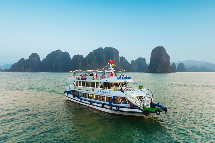 Full-Day Halong Bay 5 Stars Luxury Cruise Tour with Buffet Lunch - Image 2