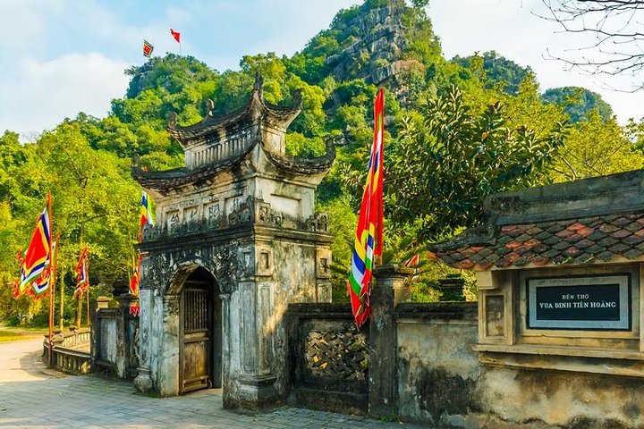 Full day Hoa Lu - Mua Cave - Trang An Boating with transfer & Buffet lunch - Image 5