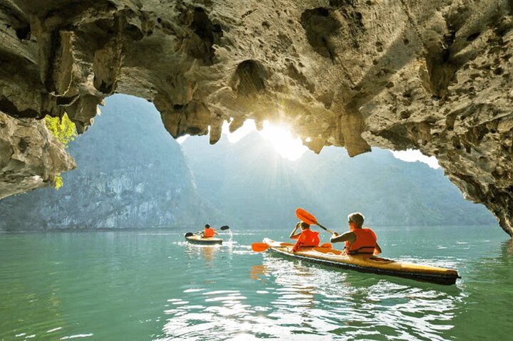 Full Day Tour in Halong Bay Cruise - Image 2
