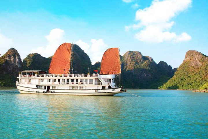 Ha Long Bay 2D1N on a 3-Star Cruise - Image 1