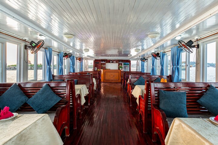 Ha Long Bay Cruise Day Tour with lunch, kayaking, surprise cave & titop island - Image 3