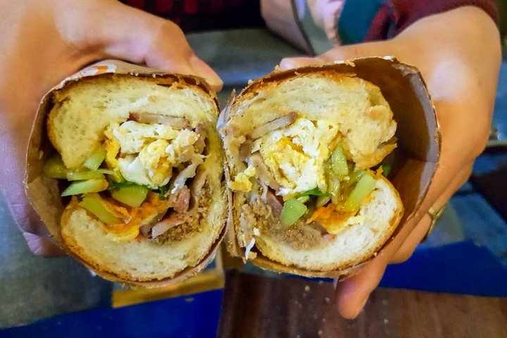 Half Day Hanoi Premium Food Tour with Train Street Visit - Image 5