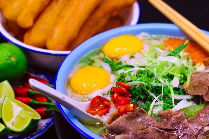 Half Day Hanoi Premium Food Tour with Train Street Visit - Image 1