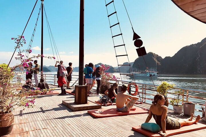 HALONG BAY 1 DAY- Deluxe 6 hours cruise. All inclusive from Hanoi - Image 1
