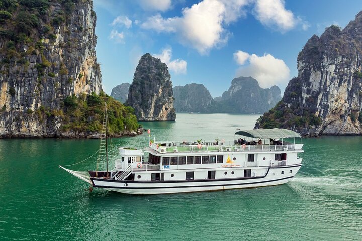 Halong Bay 2D1N Traditional Boat All Inclusive Suppring Cave,Titop,Luon Cave - Image 1