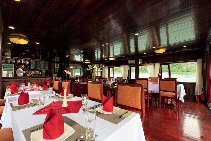 Halong bay Boutique Cruise 2D/1N tour: Kayaking, swimming, Titop island & cave - Image 5