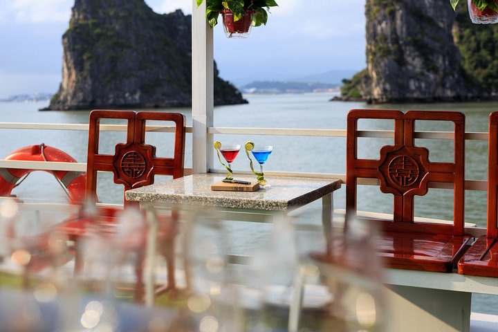 Halong Bay Cruise 2D/1N sleep on boutique cruise-FULL activities - Image 4