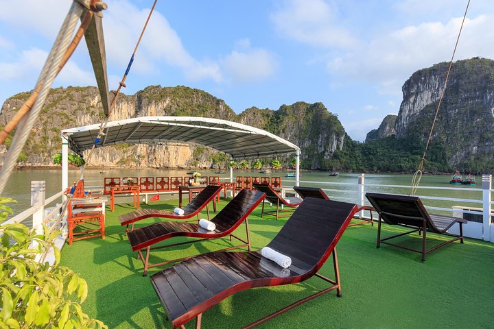 Halong Bay Cruise 2D/1N sleep on boutique cruise-FULL activities - Image 3