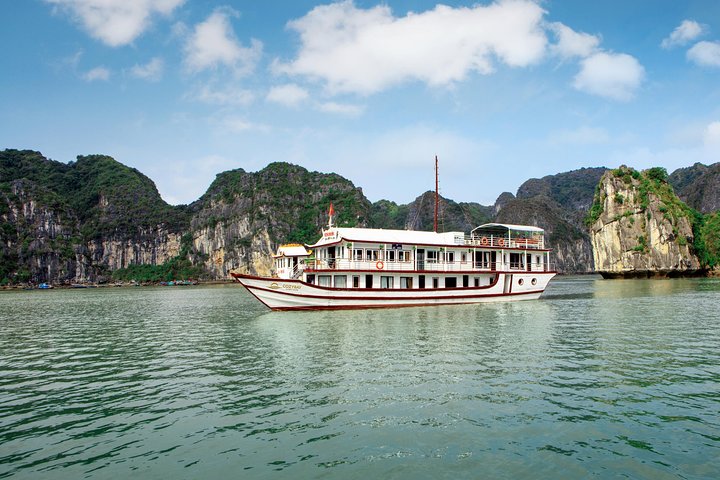 Halong Bay Cruise 2D/1N sleep on boutique cruise-FULL activities - Image 1