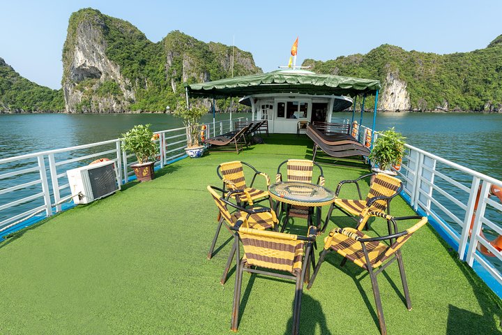 Halong Bay Cruise Day Trip: Titop island, Surprise cave, Swimming, Kayaking - Image 4