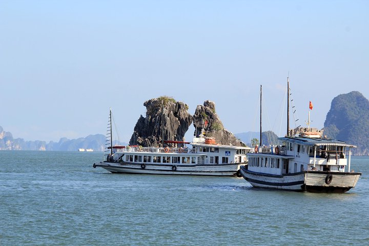 Halong Bay Cruise Day Trip: Visit Thien Cung Cave, Kayaking & Lunch - best price - Image 1