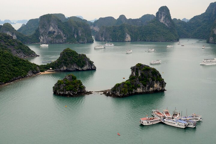 Halong Bay day cruise with Cave, Kayaking and Swimming on highway - Image 3
