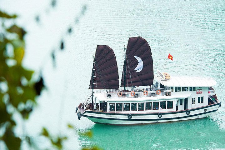 Halong Bay Full-Day Cruise with Kayaking from Hanoi - Image 3