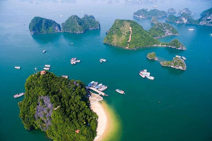 Halong Bay Full Day Tour with All-Inclusive: Boat, Kayak, Island, Cave and Lunch - Image 4