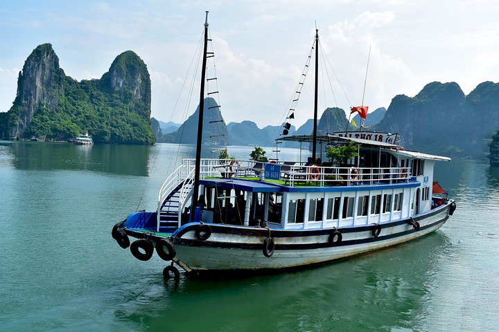 Halong Bay Full Day Tour with Kayaking and Seafood Lunch from Hanoi - Image 4