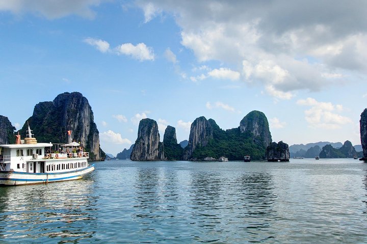 Halong Bay Full Day Tour with Kayaking and Seafood Lunch from Hanoi - Image 1