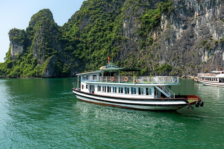 Halong bay full day trip from Hanoi: Visiting Thien Cung, Dau Go cave & Kayaking - Image 2