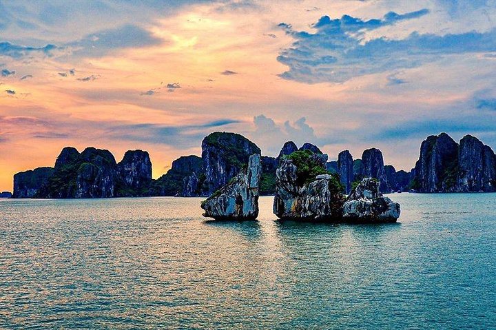 Halong Bay Full Day with Kayaking, Hiking viewpoint, Cave - Deluxe To Luxury - Image 2