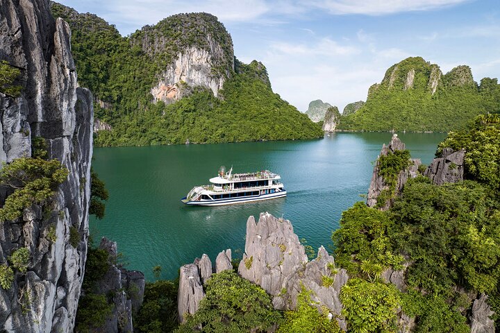 Halong bay Luxur Cruise Day trip: Buffet lunch & Limousine bus - Image 2