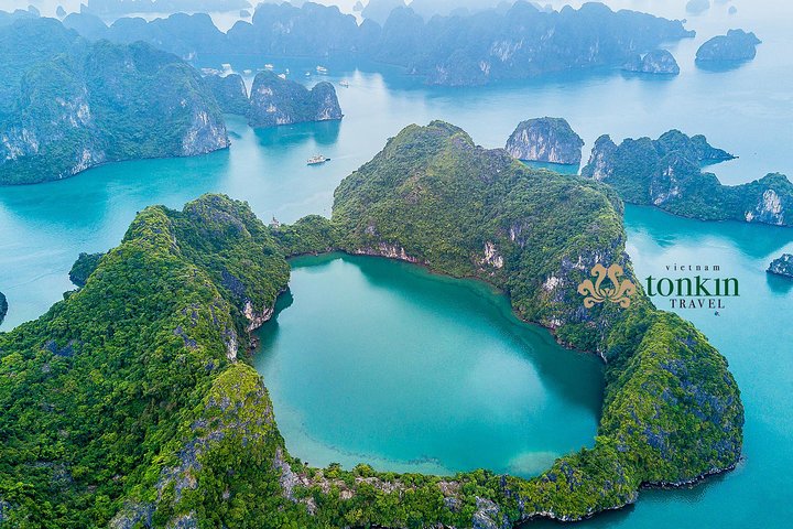 Halong bay luxury cruise 2D/1N: Kayaking, Swimming, Titop island & Surprise cave - Image 4