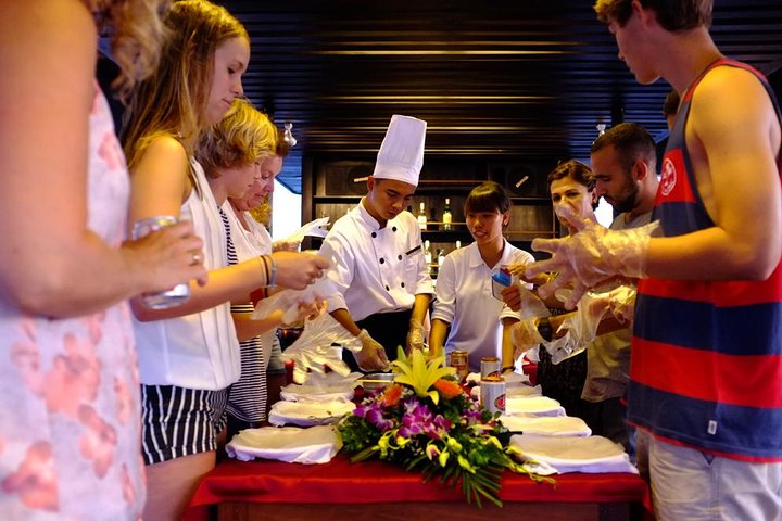 Halong bay luxury cruise 2D/1N: Titop island, Surprise cave, Kayaking, Swimming - Image 1