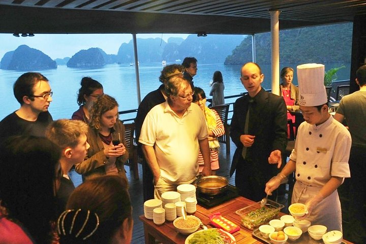 Halong bay luxury cruise 2D/1N: Titop island, Surprise cave, Kayaking, Swimming - Image 2