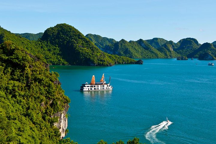 Halong bay luxury cruise 2D/1N: Titop island, Surprise cave, Kayaking, Swimming - Image 4