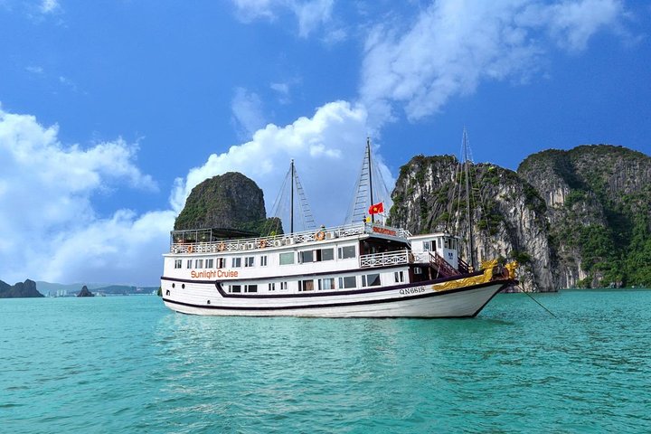 Halong deluxe cruise 2D/1N: Surprise cave, Titop island, Full Meals, best prices - Image 1