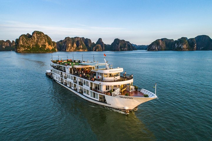 Halong Luxury Cruise 2D/1N: Kayaking, swimming, Titop island, Surprise cave - Image 1